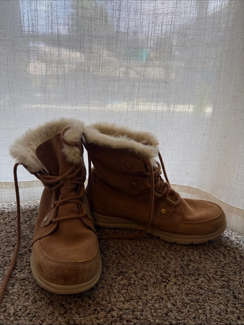 Women’s Faux-Fur Lined Tan Suede Winter Boots